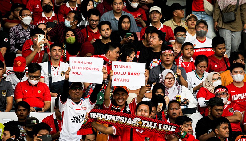 25.000 Lebih Supoter Dukung Timnas Indonesia di Stadion GBK - Bagian 3
