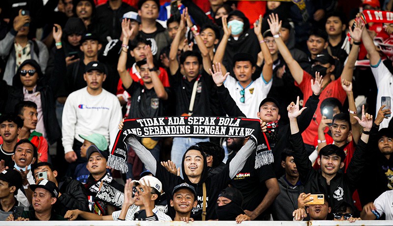 25.000 Lebih Supoter Dukung Timnas Indonesia di Stadion GBK - Bagian 5