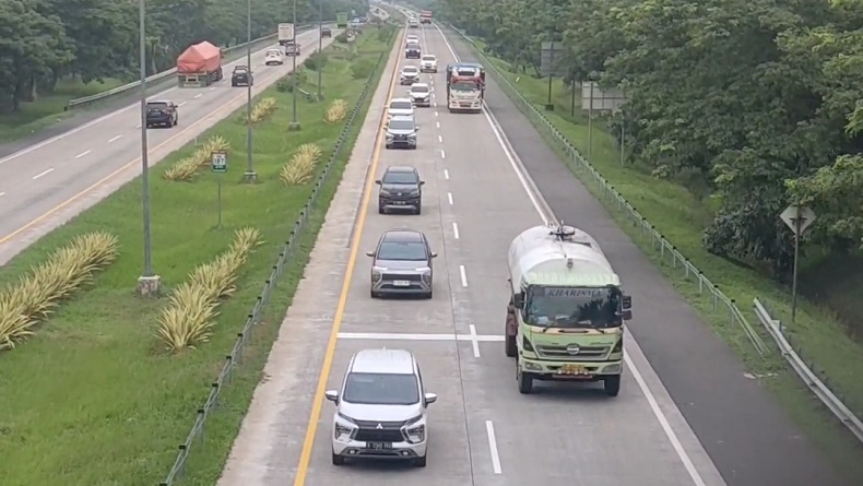 H-2 Natal 2022, Arus Kendaraan dari Jakarta ke Jawa di Tol Cipali Mulai Ramai 