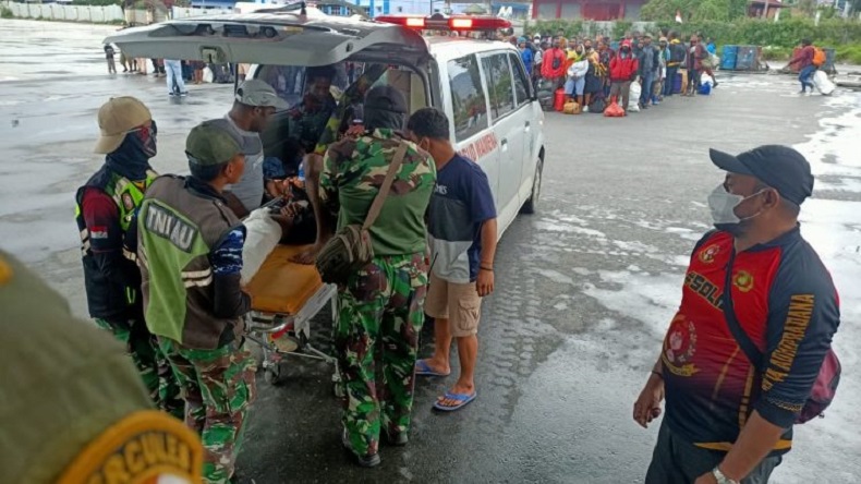 title Alat Medis Terbatas, 3 Warga Luka akibat Penyerangan Polres Tolikara Dievakuasi ke Jayapura Alat Medis Terbatas, 3 Warga Luka akibat Penyerangan Polres Tolikara Dievakuasi ke Jayapura