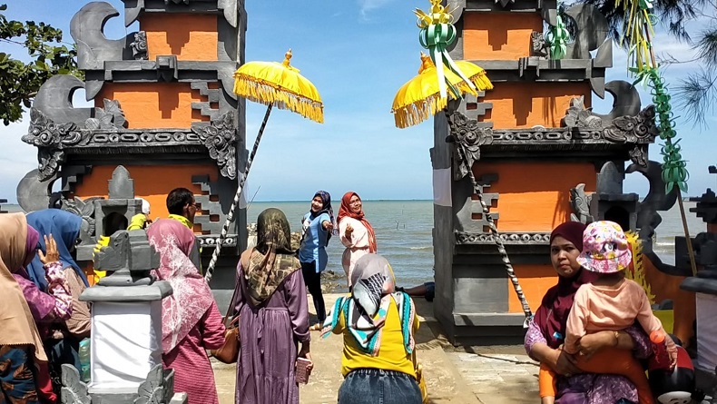 Pesona Pantai Tirta Ayu di Indramayu, Pantai Utara Rasa Bali