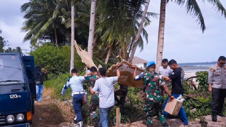 title Ini Penjelasan Lanud RSA Natuna soal Geger Temuan Puing Mirip Badan Pesawat Ini Penjelasan Lanud RSA Natuna soal Geger Temuan Puing Mirip Badan Pesawat