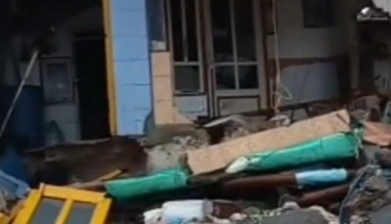 Gelombang Tinggi Menerjang, Belasan Rumah dan Kapal Nelayan di Probolinggo Porak-poranda