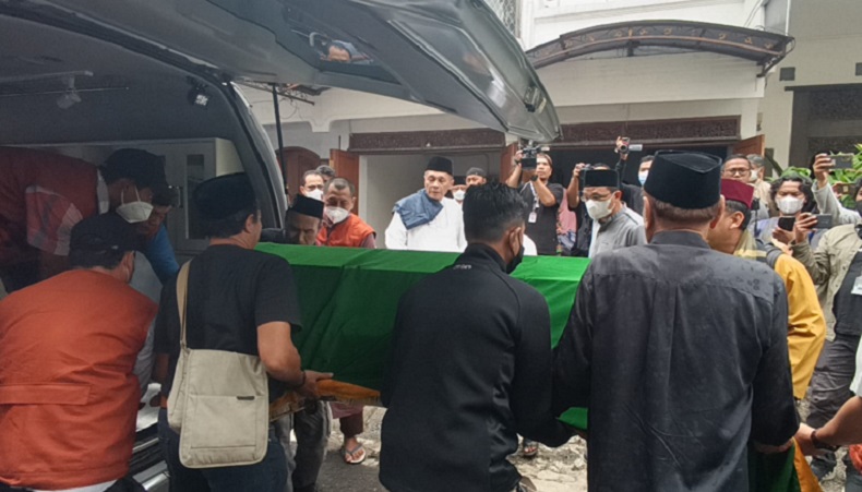 Jenazah Ridwan Saidi Tiba Di Rumah Duka Siang Ini