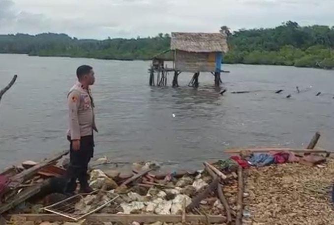 Gelombang Tinggi Terjang Buton, Puluhan Rumah Rusak Belasan Hanyut