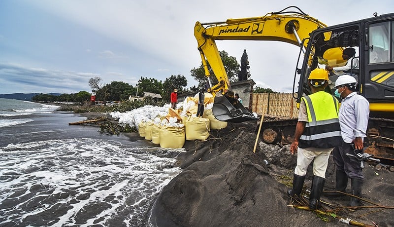 Pura Segara Mataram Terancam Roboh akibat Abrasi - Bagian 1