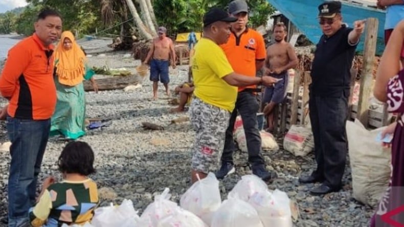 Salurkan Bantuan bagi Warga Terdampak Banjir Rob, BPBD Gorontalo Utara Sebut Banyak Rumah Rusak