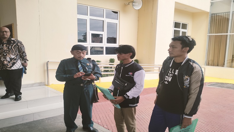 title Konflik Keraton Solo, 2 Kubu yang Bertikai Saling Lapor Polisi Konflik Keraton Solo, 2 Kubu yang Bertikai Saling Lapor Polisi