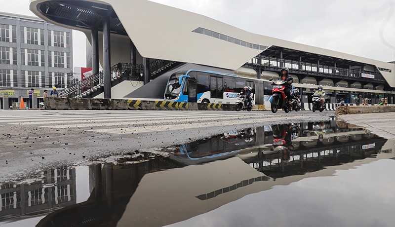 Halte Bus TransJakarta Matraman Baru Terhubung dengan Stasiun - Bagian 2