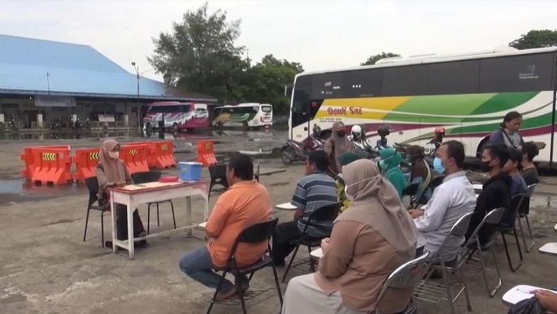 title Puluhan Orang Pencari Nafkah di Terminal Bus Tegal Semangat Ikut Ujian Kesetaraan Puluhan Orang Pencari Nafkah di Terminal Bus Tegal Semangat Ikut Ujian Kesetaraan