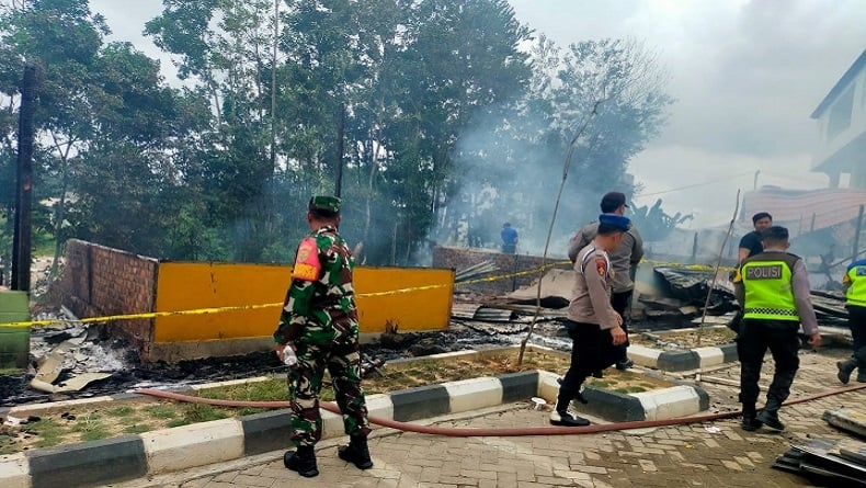 Diduga Tabung Gas Meledak, 5 Bangunan Kantin di UIN Sultan Thaha Saifuddin Jambi Terbakar