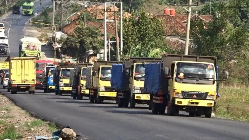 Ini Alasan Truk Di Indonesia Mayoritas Warna Kuning