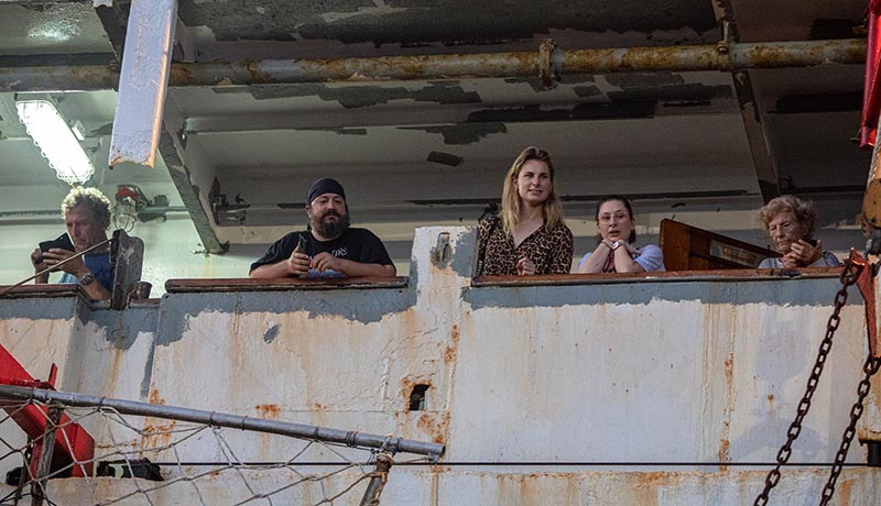 Ekspresi Wisatawan Tiba dengan Selamat di Semarang usai Dievakuasi dari Karimunjawa - Bagian 2