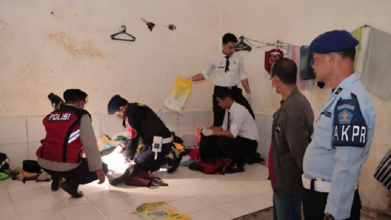 Geledah Rutan Ponorogo, Polisi Temukan Benda Tajam dalam Sel