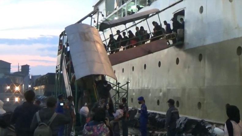 title Ini yang Dirasakan Wisatawan saat Terjebak di Karimunjawa akibat Cuaca Buruk Ini yang Dirasakan Wisatawan saat Terjebak di Karimunjawa akibat Cuaca Buruk