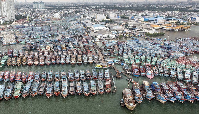 Penampakan dari Udara Ratusan Kapal Nelayan Bersandar Tidak Melaut - Bagian 3