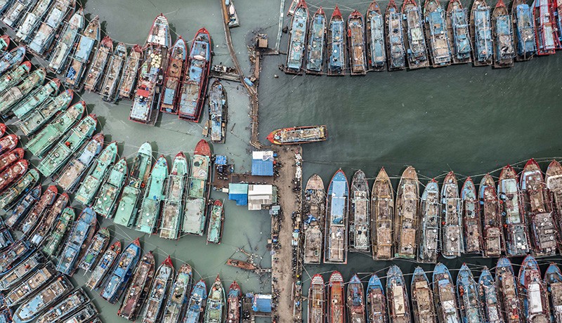 Penampakan dari Udara Ratusan Kapal Nelayan Bersandar Tidak Melaut - Bagian 2