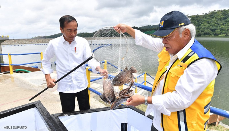 Potret Presiden Jokowi dan Menteri Basuki Resmikan Bendungan Beringin Sila  - Bagian 3
