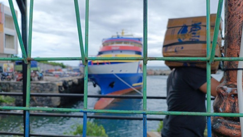 title KSOP Manado Ingatkan Pemilik Kapal Jual Tiket Sesuai Kapasitas KSOP Manado Ingatkan Pemilik Kapal Jual Tiket Sesuai Kapasitas