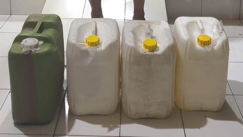 Polisi Gagalkan Penyelundupan Ratusan Liter Miras Cap Tikus di Bitung