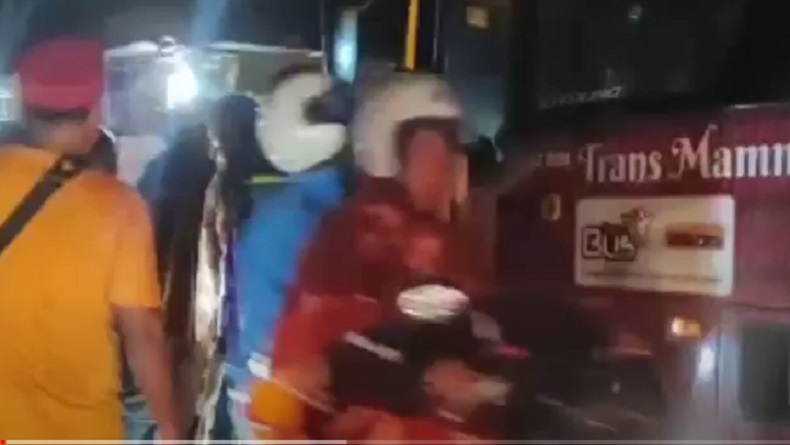 Sopir Bus Trans Mamminasata Meninggal saat Mengemudi, Mobil Tabrak 3 Kendaraan