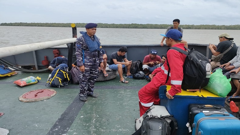 Kapal Kargo FC ARK Shiloh Tenggelam di Perairan Muara Sungsang, ABK Dievakuasi TNI AL