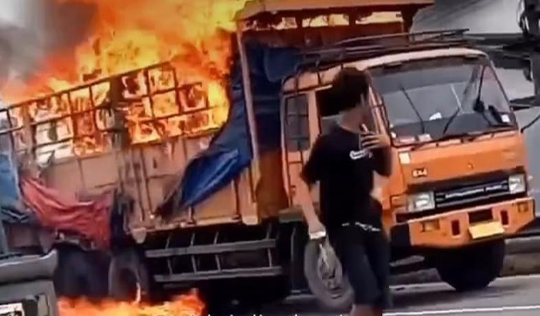  Truk Terbakar di Jalur Pantura Demak, Sopir Panik Selamatkan Diri