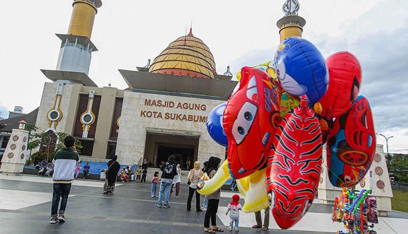 Kebijakan PPKM Dicabut, Masyarakat Diimbau Tetap Pakai Masker - Bagian 2