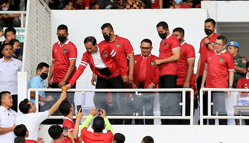 Duduk Sejajar dengan Jokowi, HT Nonton Timnas Indonesia vs Thailand - Bagian 2