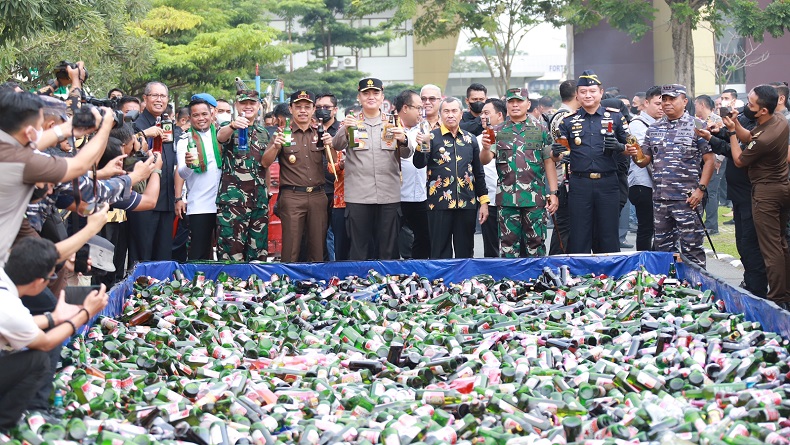 title Kapolda Riau M Iqbal Pastikan Malam Tahun Baru di Wilayahnya Tak Ada Pesta Miras hingga Narkoba Kapolda Riau M Iqbal Pastikan Malam Tahun Baru di Wilayahnya Tak Ada Pesta Miras hingga Narkoba