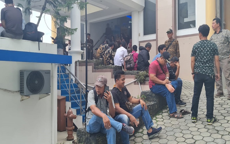  Ratusan Kades di OKU Kecewa Sudah Antre Gaji Tak Cair, BSB Berikan Penjelasan 