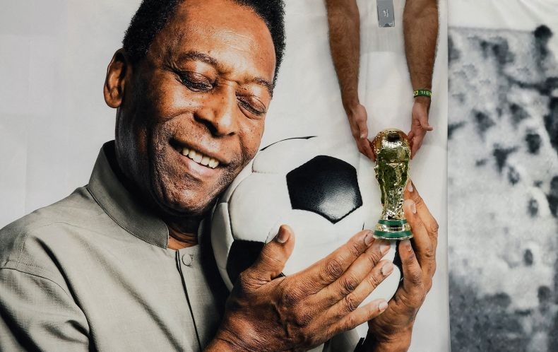 Profil Legenda Brasil Pele, Satu-satunya Manusia Peraih 3 Trofi Piala Dunia