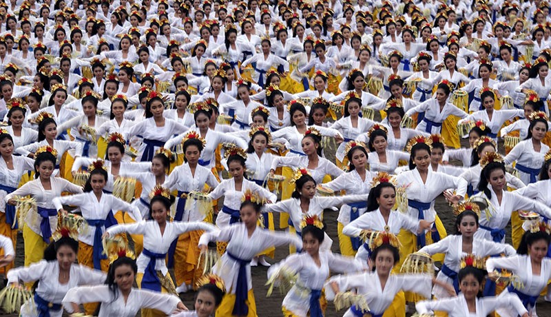 Ribuan Seniman Bawa Tari Bhakti Marga di Jembrana Bali - Bagian 2