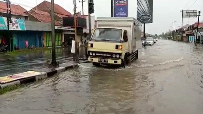 Banjir di Comal Pemalang, Arus Lalu Lintas Tersendat