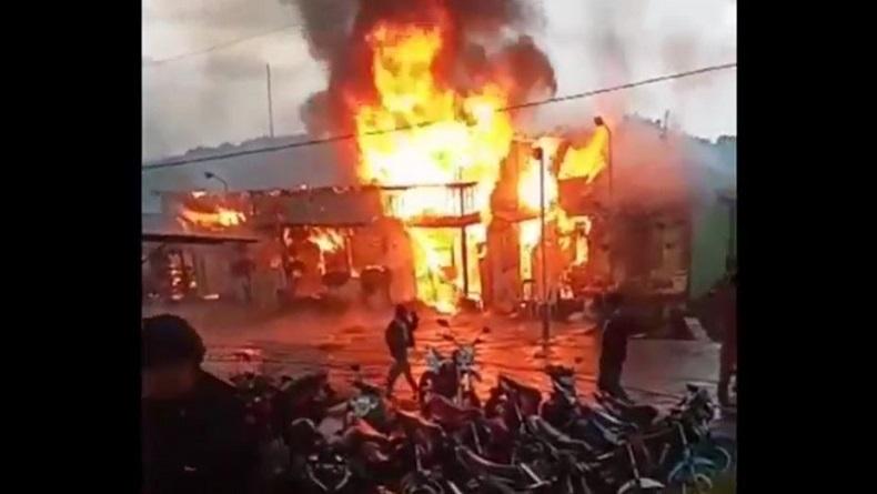 Basecamp Pendakian Wates Gunung Prau Terbakar, Barang Milik Ratusan Pendaki Hangus