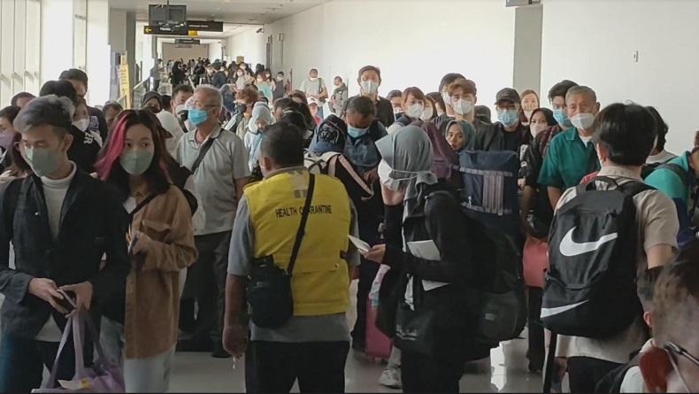 Mudik Nataru, Ratusan Pekerja Migran Padati Bandara Juanda