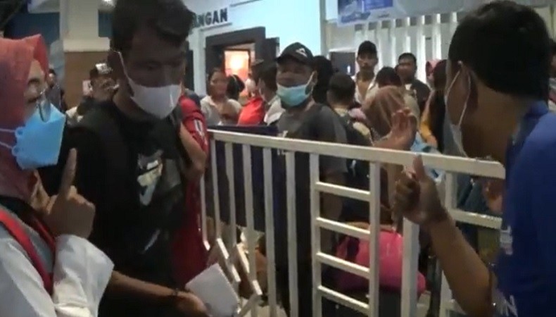 KM Kelimutu Pulangkan 200 Warga Karimunjawa yang Tertahan di Jepara