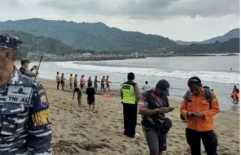 4 Wisatawan Terseret Ombak di Pantai Prigi Trenggalek saat Libur Tahun Baru, 1 Hilang