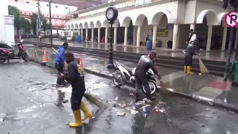 Usai Tahun Baruan di Kota Bandung, Sampah Berserakan di Mana-mana