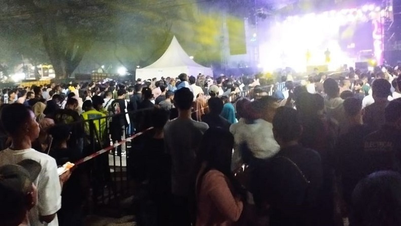 Meriahnya Pesta Kembang Api Malam Tahun Baru 2023 di Medan