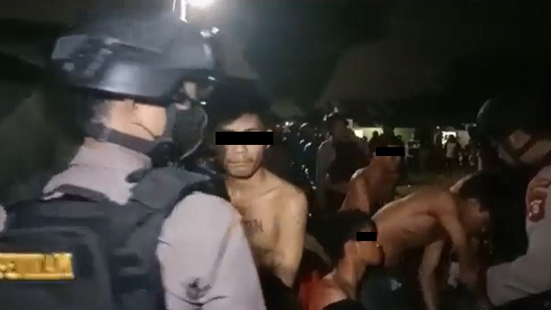 title Pesta Miras di Pantai saat Malam Tahun Baru, Gerombolan Geng Motor Makassar Digerebek Pesta Miras di Pantai saat Malam Tahun Baru, Gerombolan Geng Motor Makassar Digerebek