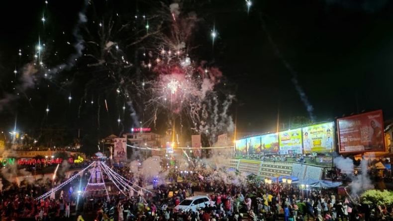 Perayaan Pergantian Tahun di Bandarlampung, Ribuan Warga Padati Bundaran Lungsir