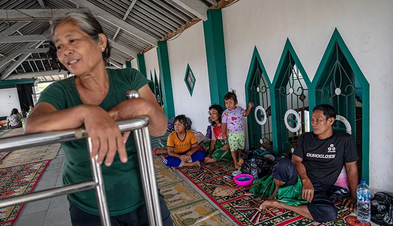 Potret Korban Banjir Semarang Butuh Bantuan Logistik - Bagian 1