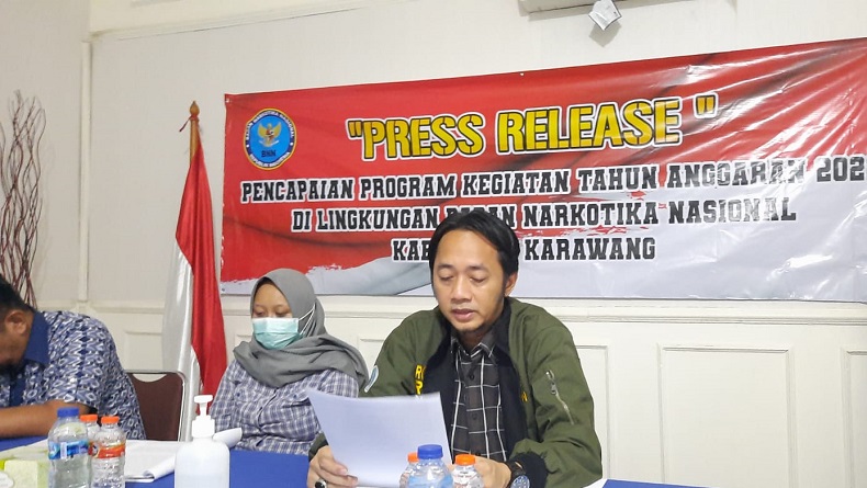 title 2 Pria Ditangkap BNN Karawang, Dapat Kiriman 1 Kg Ganja lewat Jasa Logistik 2 Pria Ditangkap BNN Karawang, Dapat Kiriman 1 Kg Ganja lewat Jasa Logistik