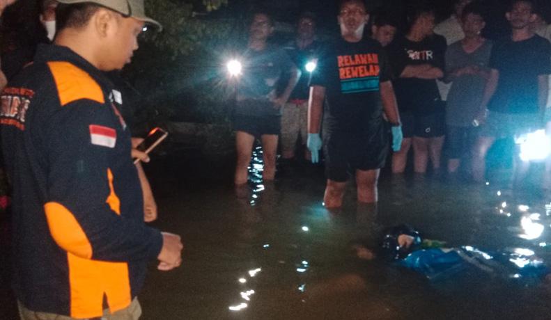 title Tragis, Karyawan Ini Tewas Tersengat Listrik saat Hendak Hidupkan Genset Terendam Banjir Tragis, Karyawan Ini Tewas Tersengat Listrik saat Hendak Hidupkan Genset Terendam Banjir