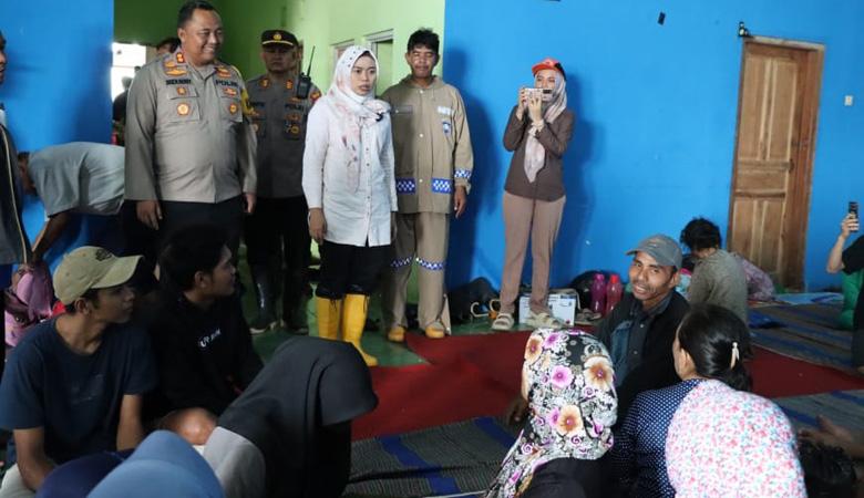 title 7 Desa di Demak Terendam Banjir, Ribuan Warga Mengungsi 7 Desa di Demak Terendam Banjir, Ribuan Warga Mengungsi