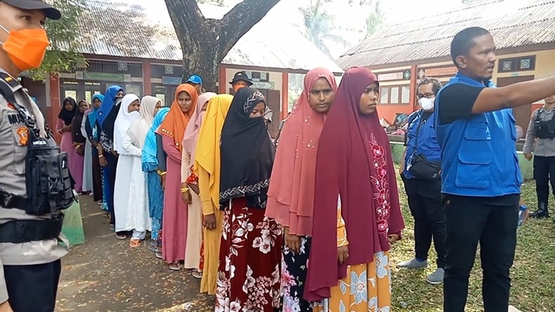 title Gedung SMP 2 Dipakai Sekolah, 174 Pengungsi Rohingya Dipindah ke Gedung Minaraya Gedung SMP 2 Dipakai Sekolah, 174 Pengungsi Rohingya Dipindah ke Gedung Minaraya