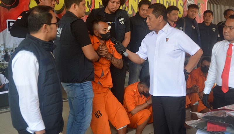 Tampang Komplotan Perampok Bersenjata Api Incar Rumah Pengusaha - Bagian 3