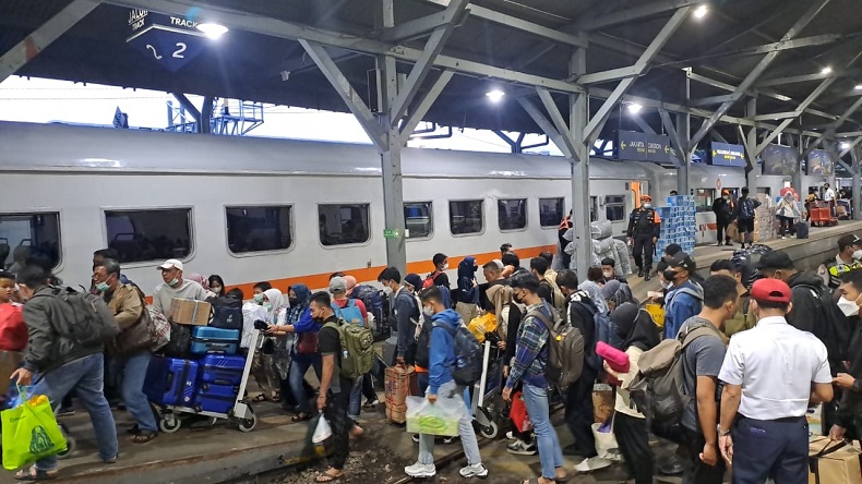 Banjir Semarang Surut, Perjalanan Kereta Api di Daop 8 Surabaya Mulai Normal