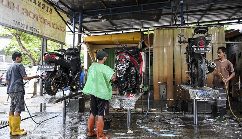 Pengusaha Jasa Cuci Motor Raup Cuan saat Musim Hujan - Bagian 1
